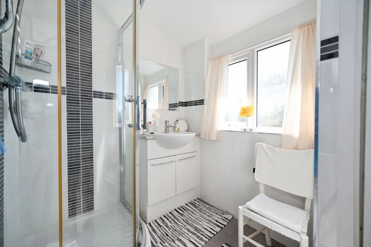 Richmond Close, Hayling Island, PO11, photo 10