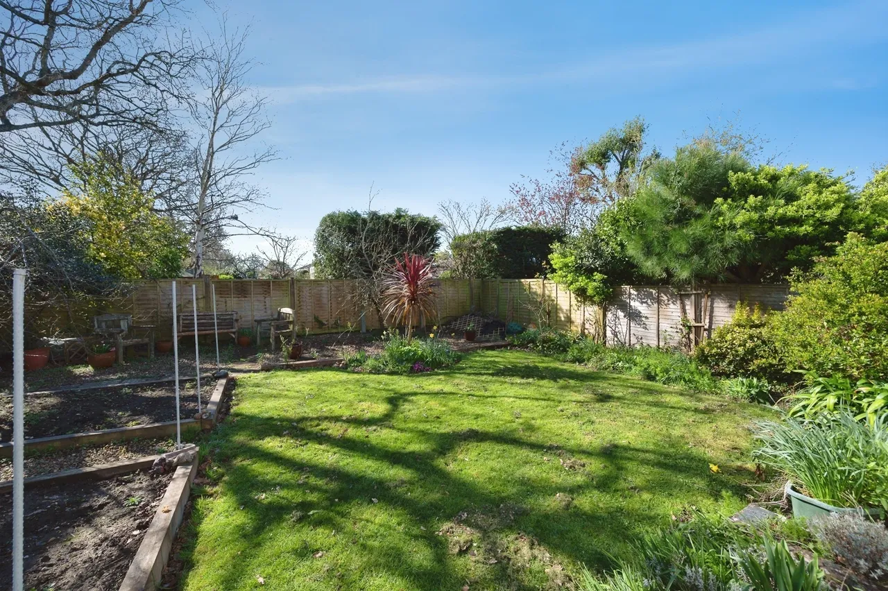 Richmond Close, Hayling Island, PO11, photo 12