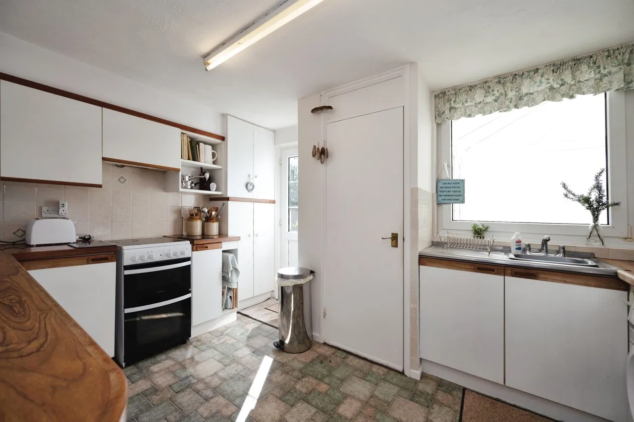 Richmond Close, Hayling Island, PO11, photo 17