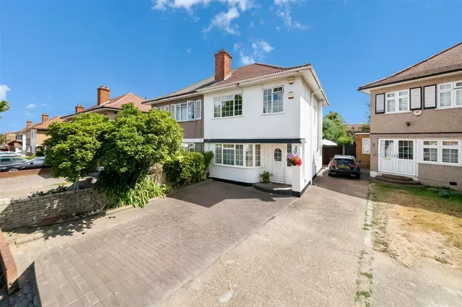 3 bed house for sale — Hurstfield Crescent, Hayes