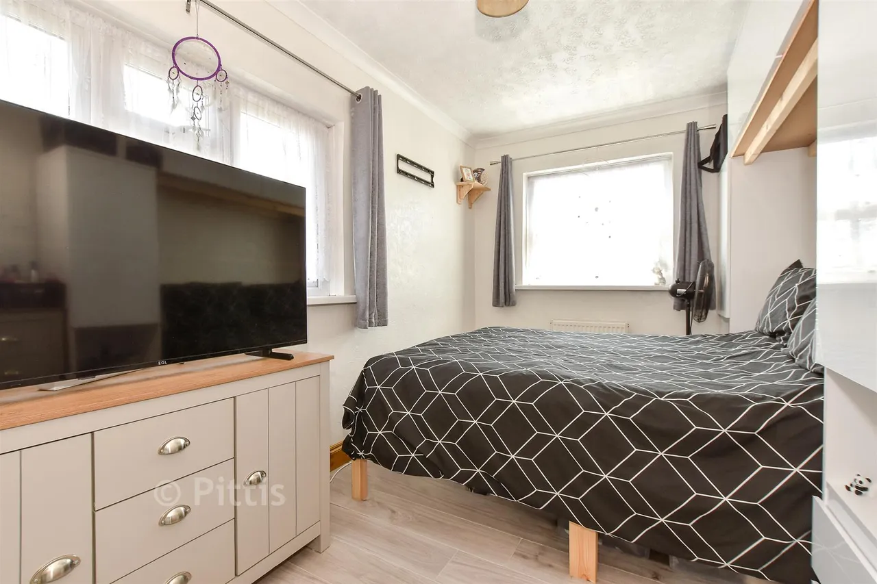 New Road, Sandown, PO36, photo 8