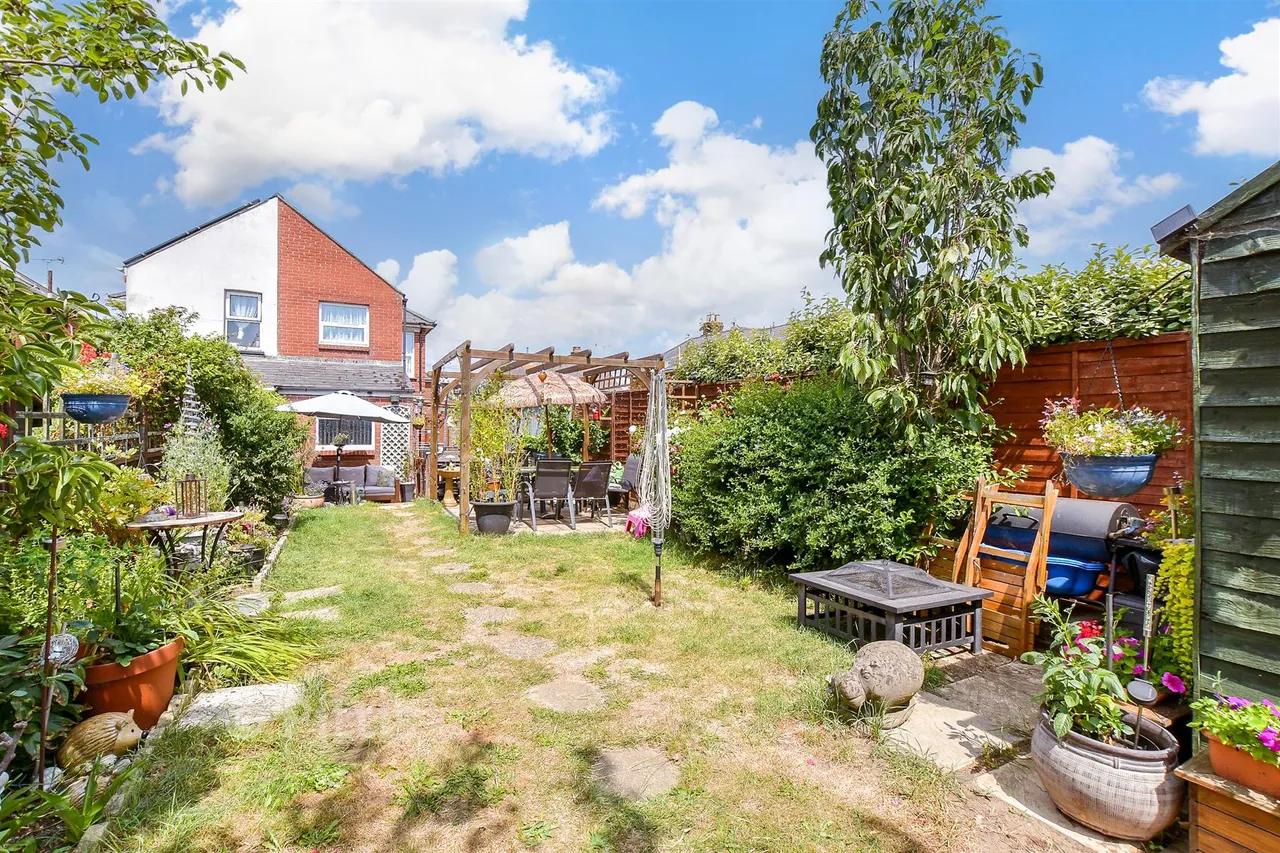 New Road, Sandown, PO36, photo 10