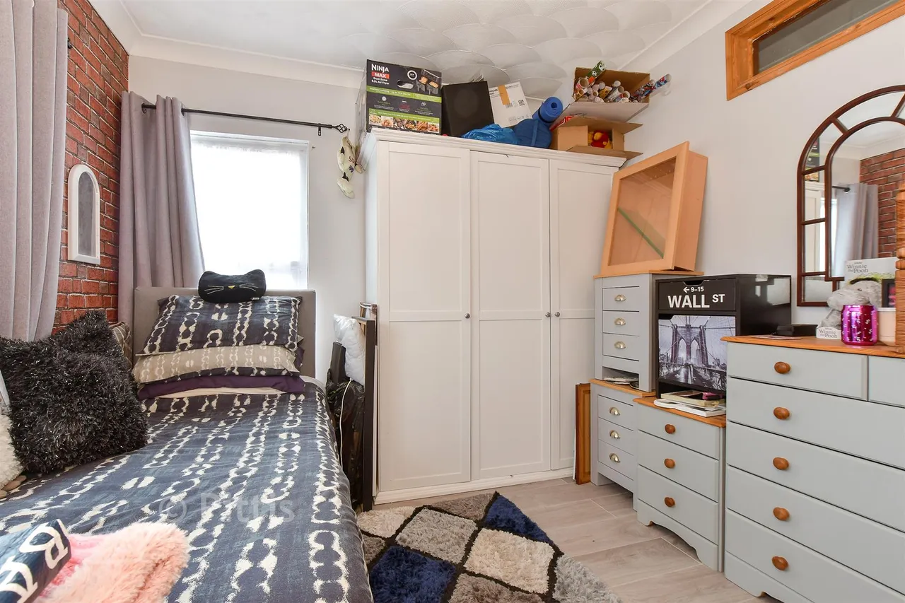 New Road, Sandown, PO36, photo 9