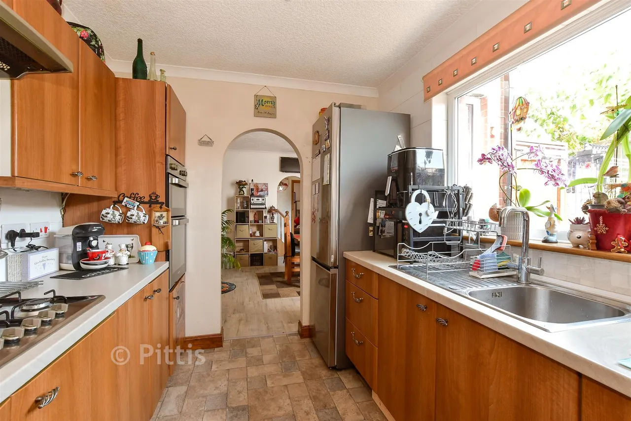 New Road, Sandown, PO36, photo 6