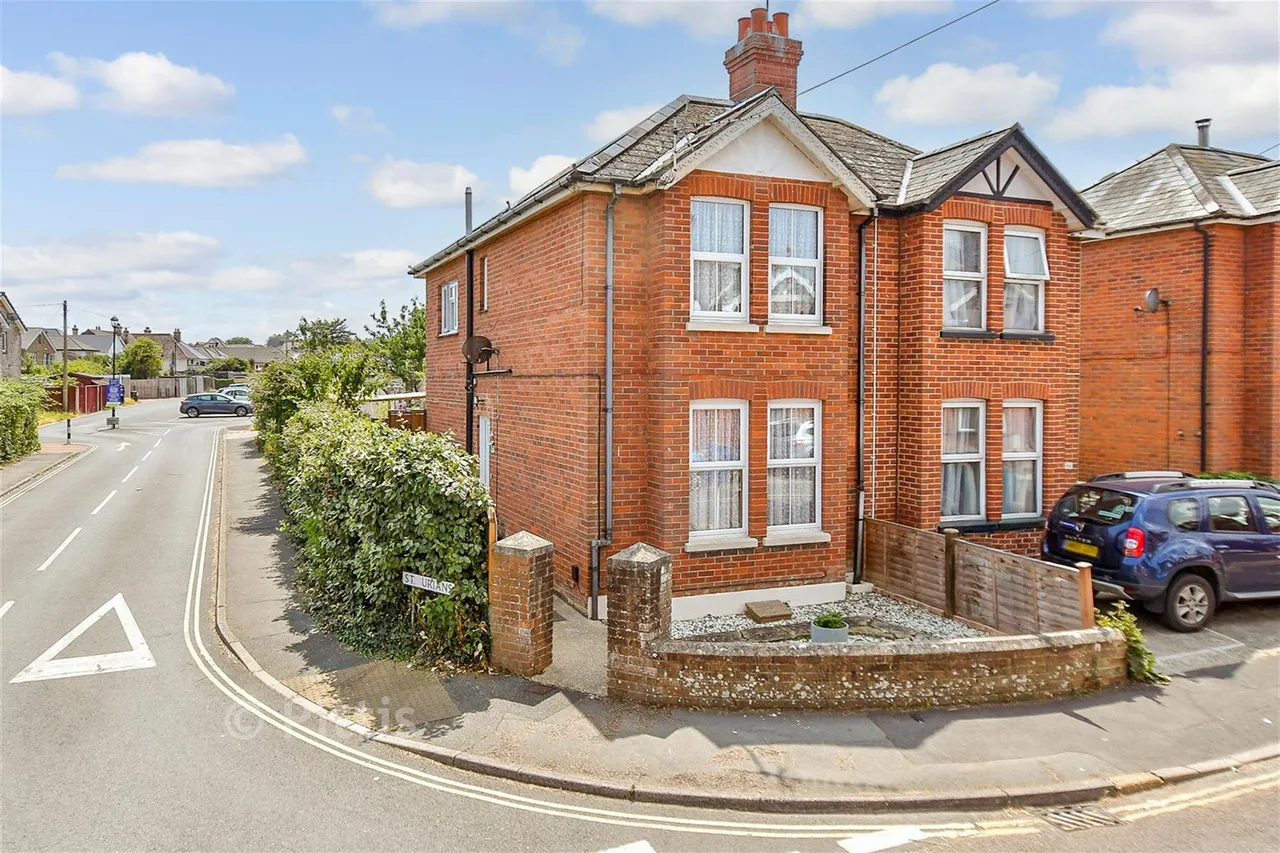 3 bed house for sale, New Road, Sandown, PO36