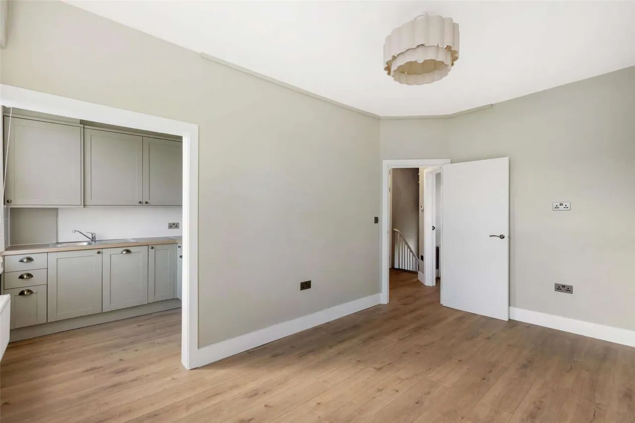 1 bed flat to rent, Stanlake Road, London, W12