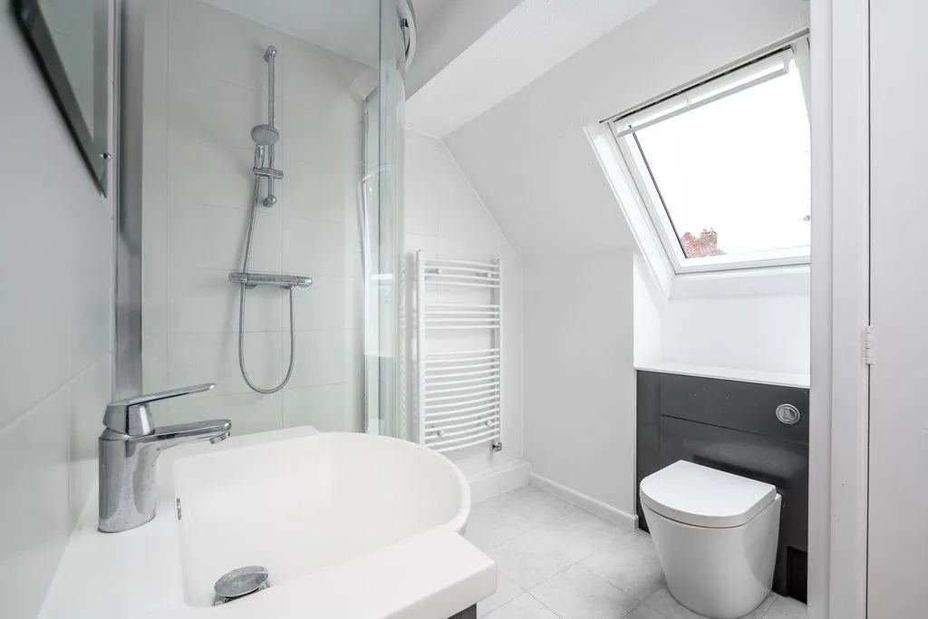 Rivernook Close, Walton On Thames, KT12, photo 7