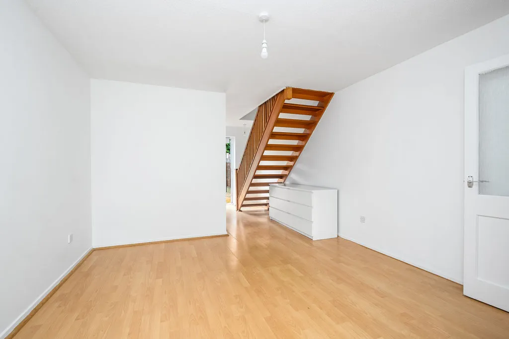 Rivernook Close, Walton On Thames, KT12, photo 4