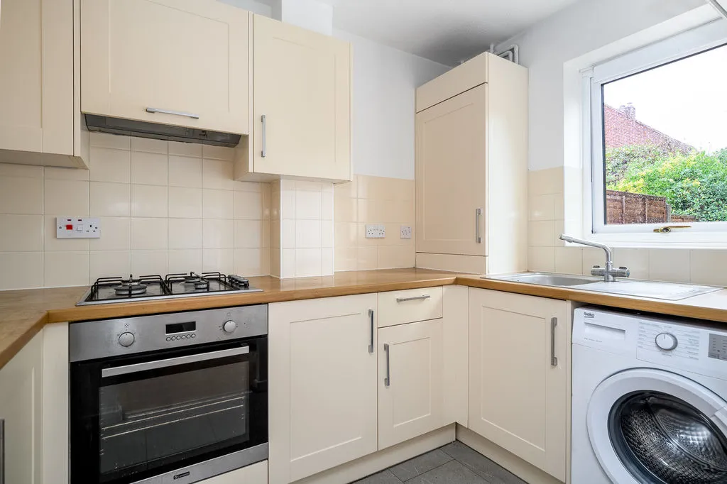 Rivernook Close, Walton On Thames, KT12, photo 2