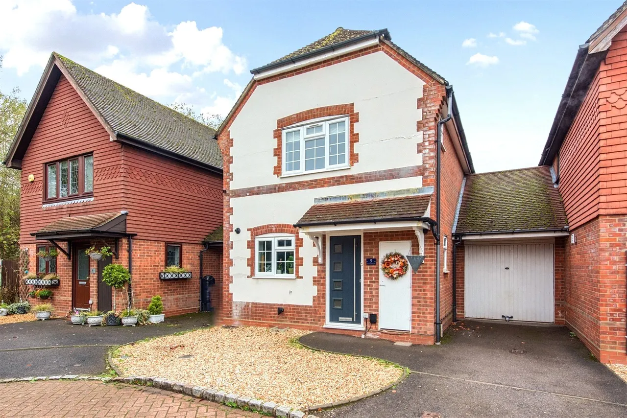 3 bed house for sale — Baywood Close, Farnborough, Hampshire, GU14 9YE
