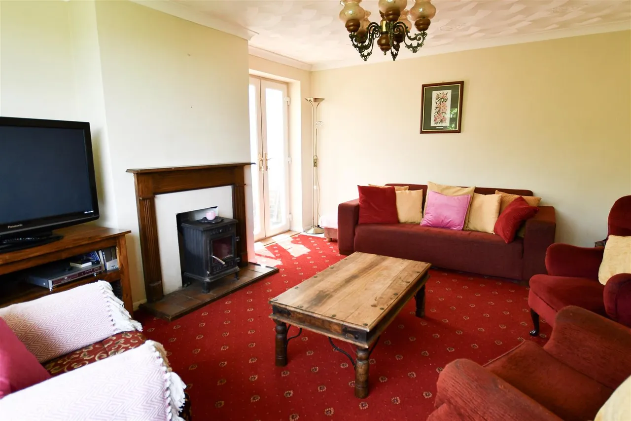 Broadhill Close, Broad Oak, Heathfield, TN21 8SG, photo 2