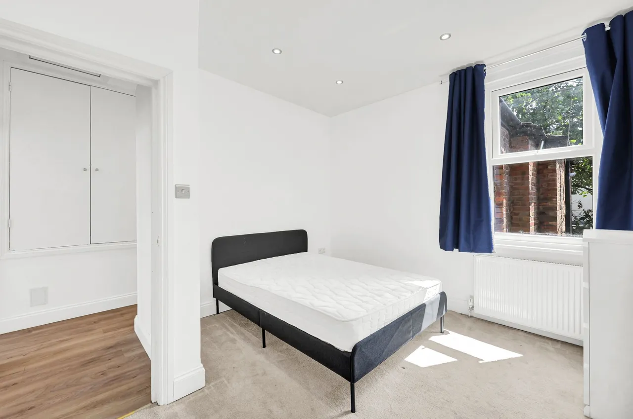 Deacon Road, London, NW2, photo 7