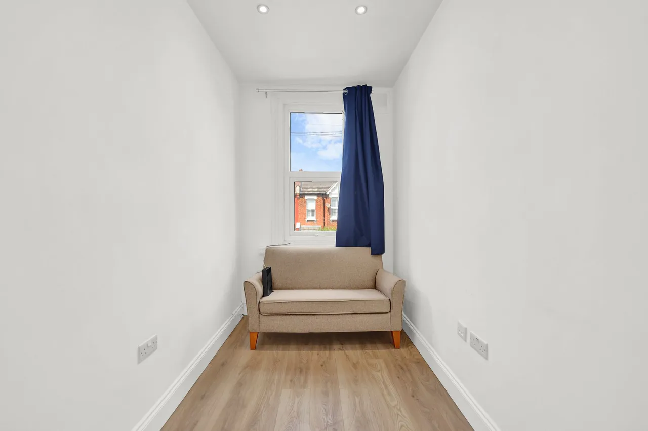 Deacon Road, London, NW2, photo 4