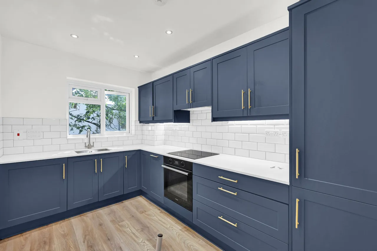 Deacon Road, London, NW2, photo 3