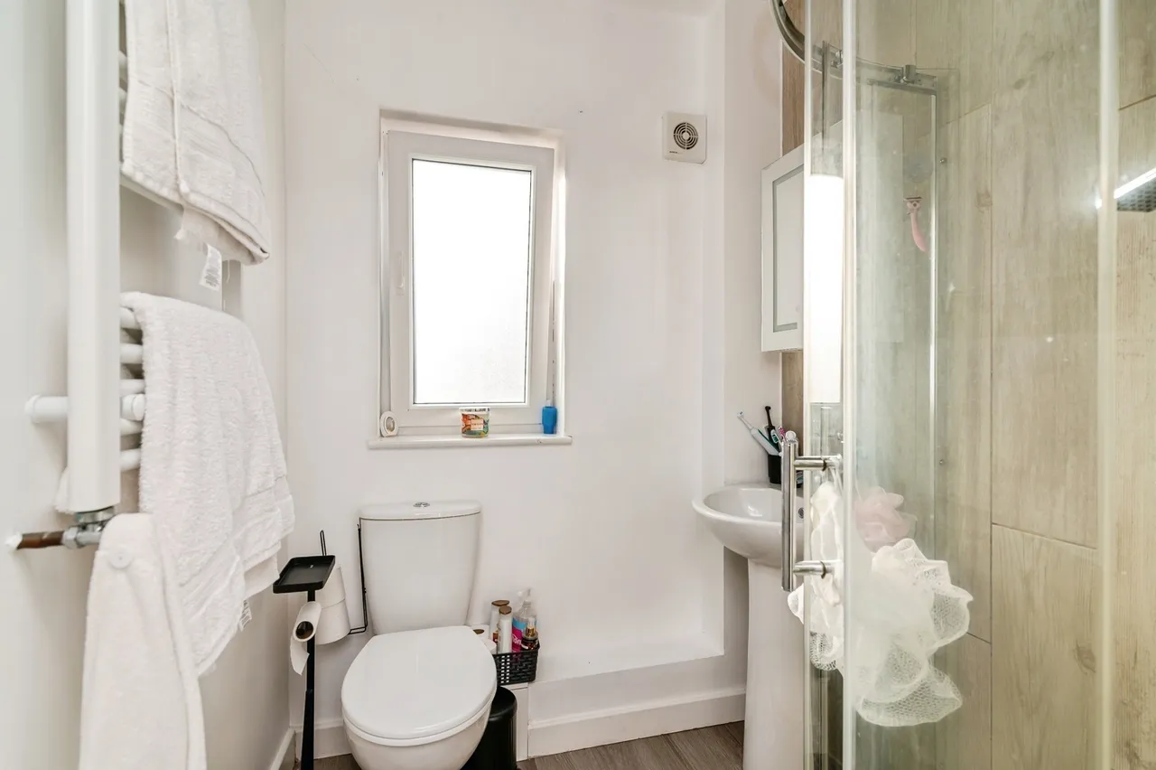 Holmewood Crescent, Nottingham, NG5, photo 16