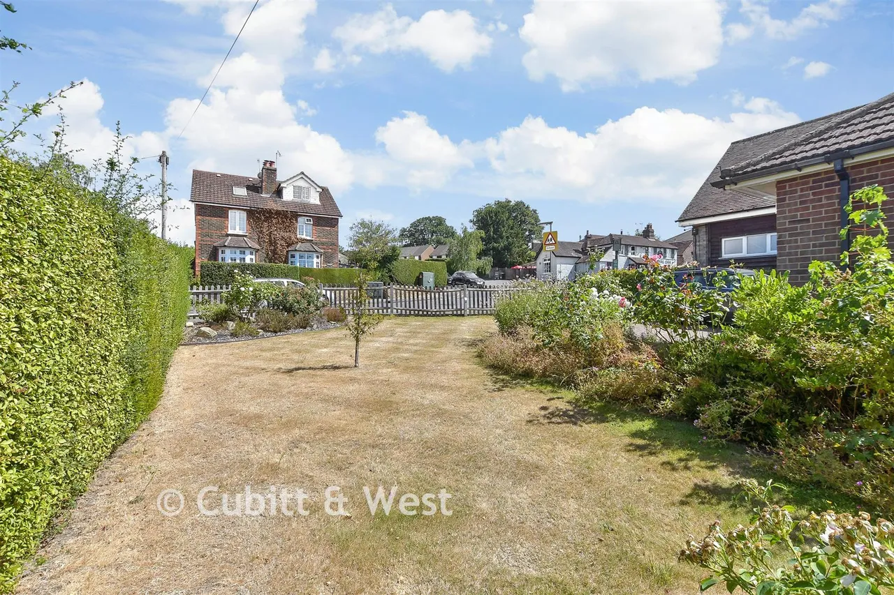 High Street, Dormansland, RH7, photo 9