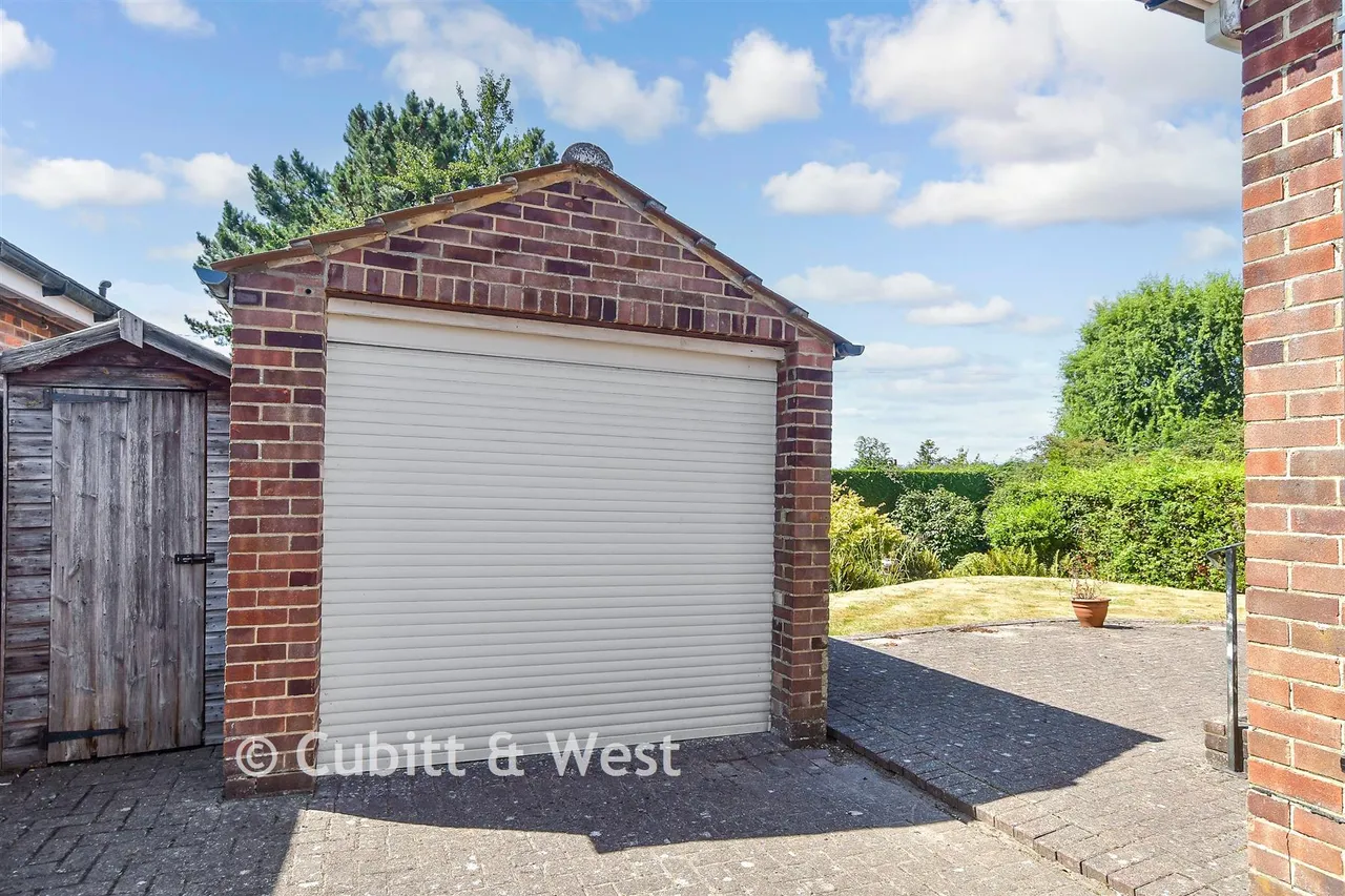 High Street, Dormansland, RH7, photo 12