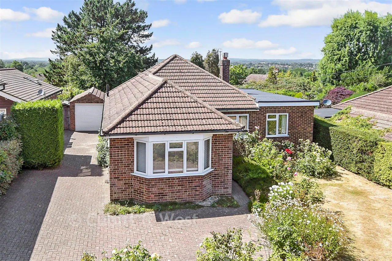 3 bed house for sale, High Street, Dormansland, RH7