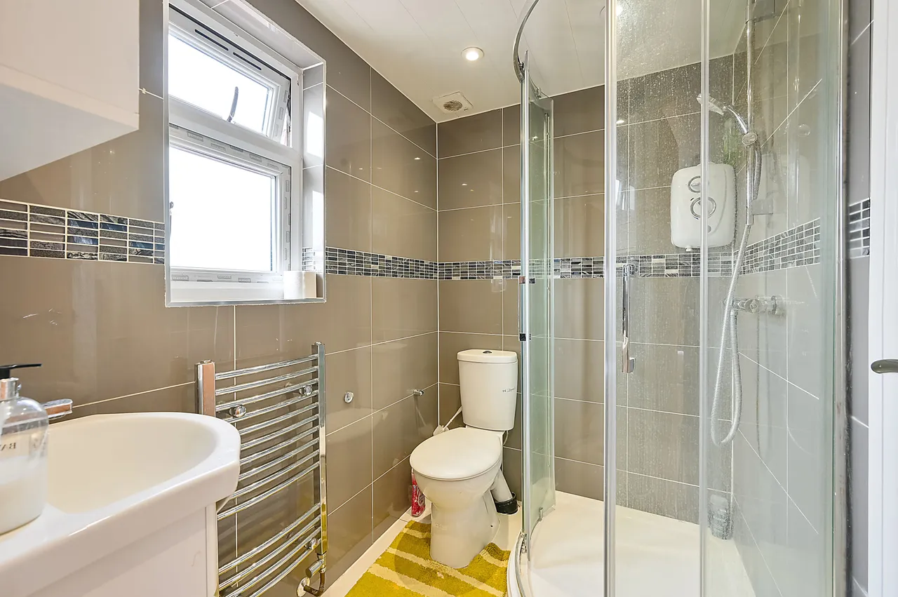 Annexe rear of, 205 Great West Road, Hounslow, photo 4