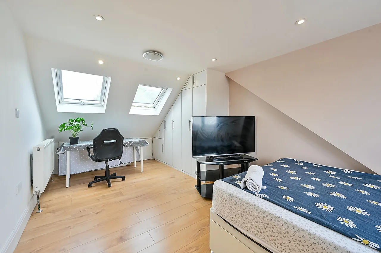 Annexe rear of, 205 Great West Road, Hounslow, photo 2