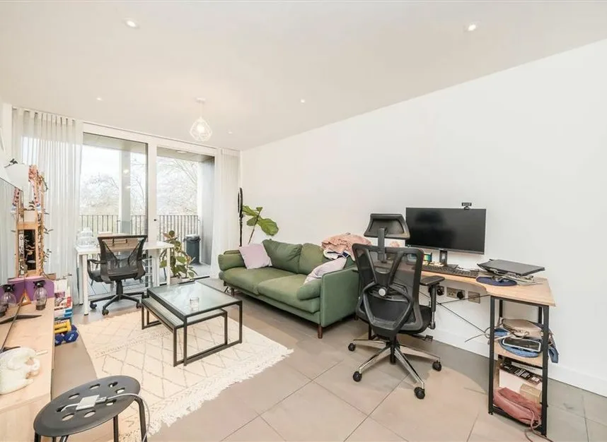 Cambridge Heath Road, Bethnal Green, E2, photo 2
