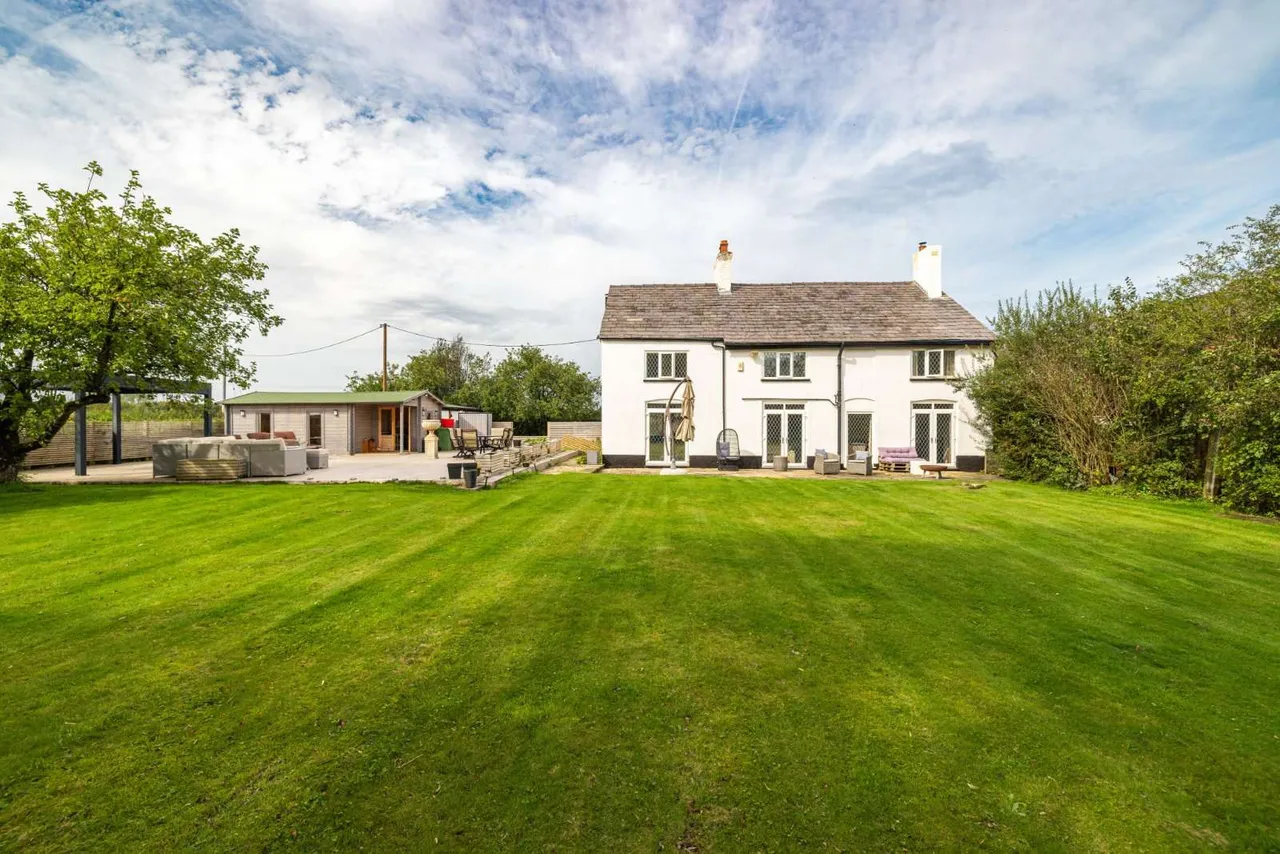 4 bed house for sale, Swineyard Lane, High Legh, WA16