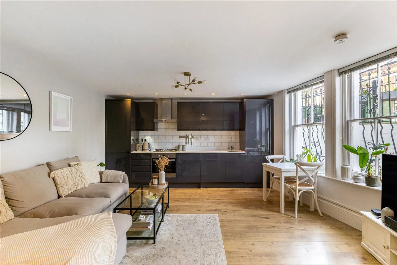 Fitzwilliam Road, London, SW4, photo 3