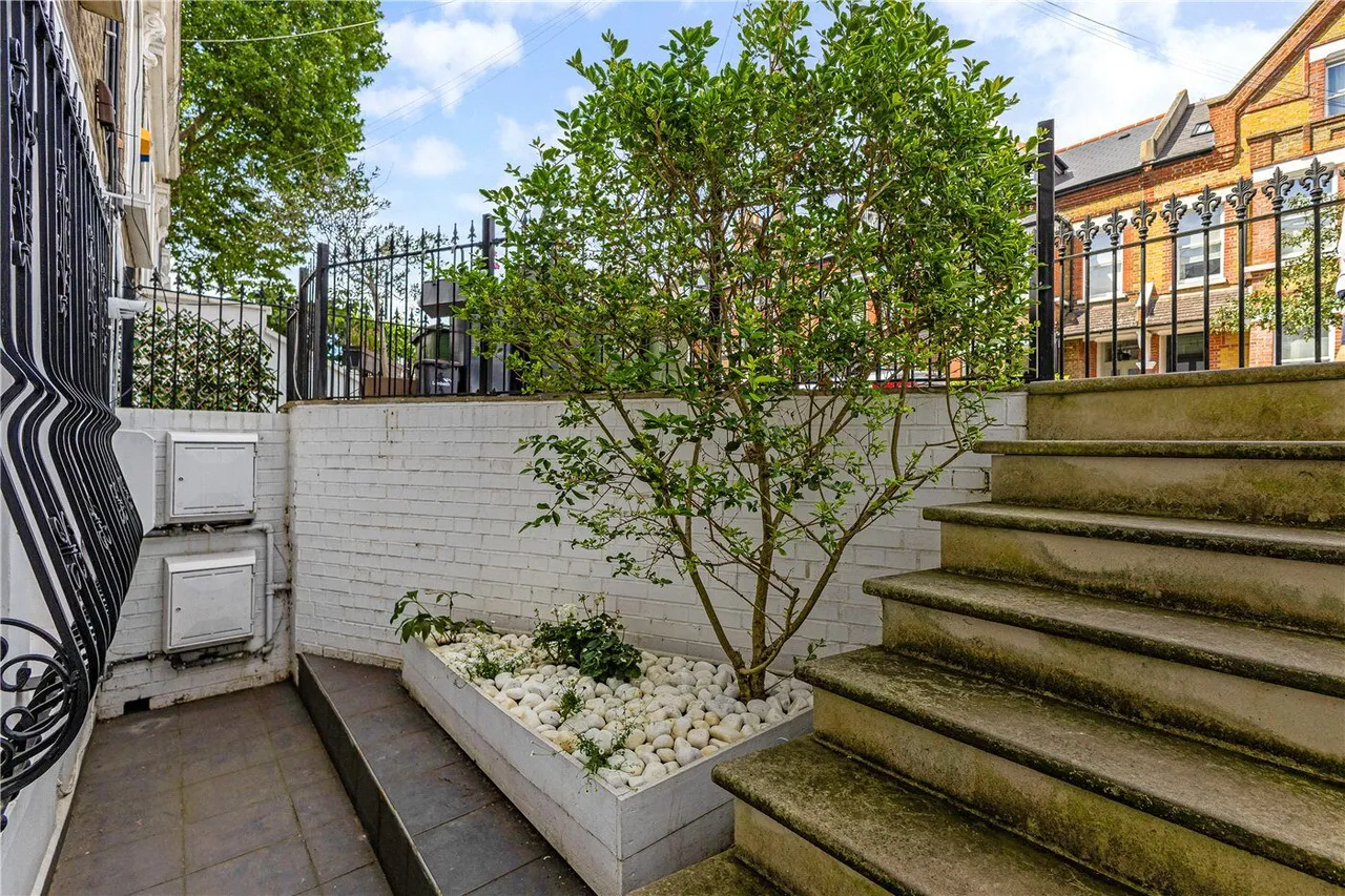 Fitzwilliam Road, London, SW4, photo 12