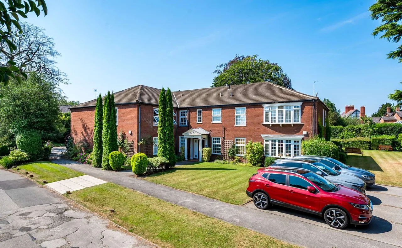 2 bed flat for sale — Fulshaw Park, Wilmslow, Cheshire, SK9 1QH