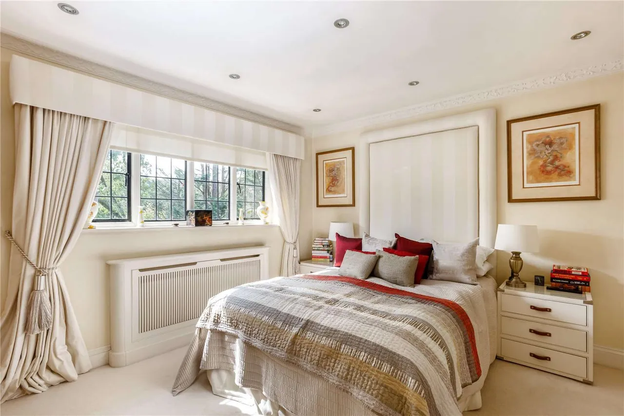 Beech Waye, Gerrards Cross, Buckinghamshire, SL9 8BL, photo 8
