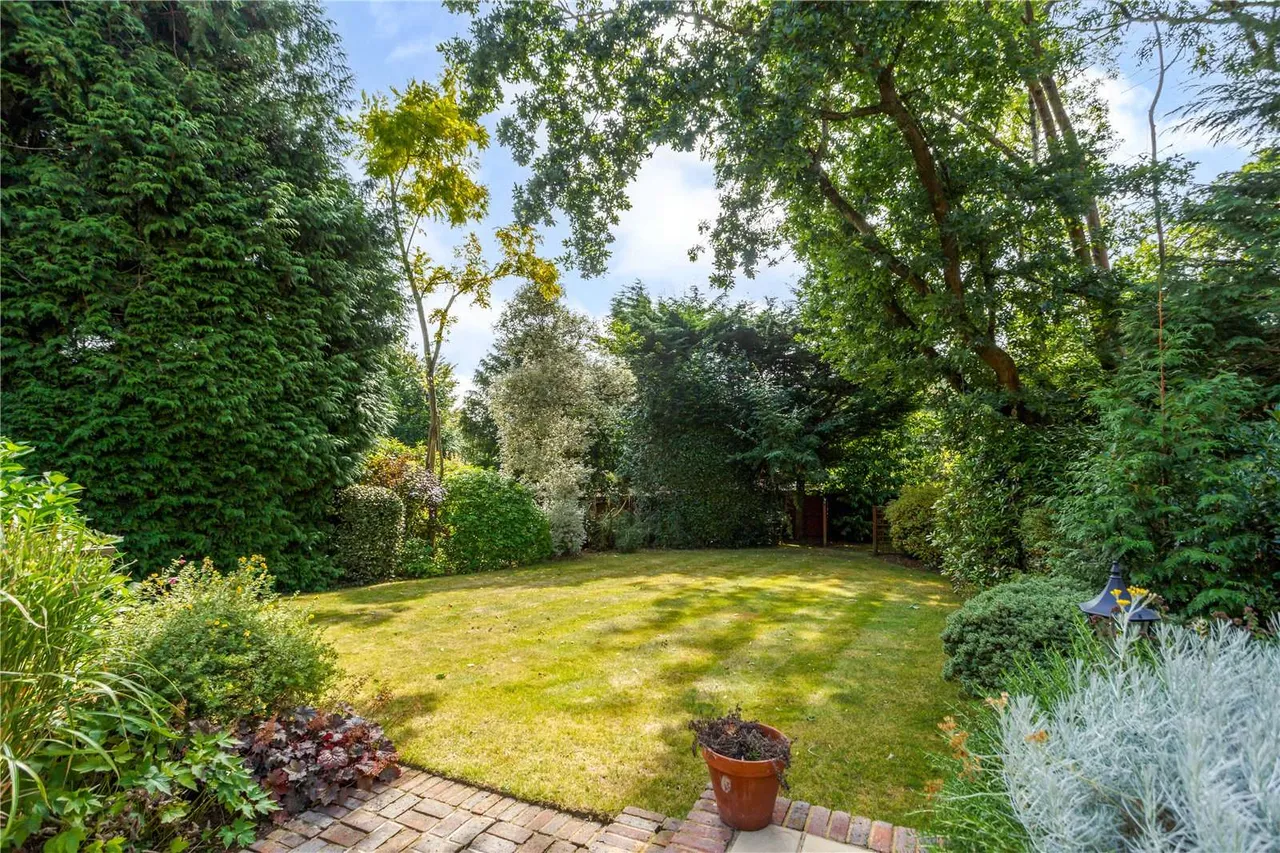 Beech Waye, Gerrards Cross, Buckinghamshire, SL9 8BL, photo 11
