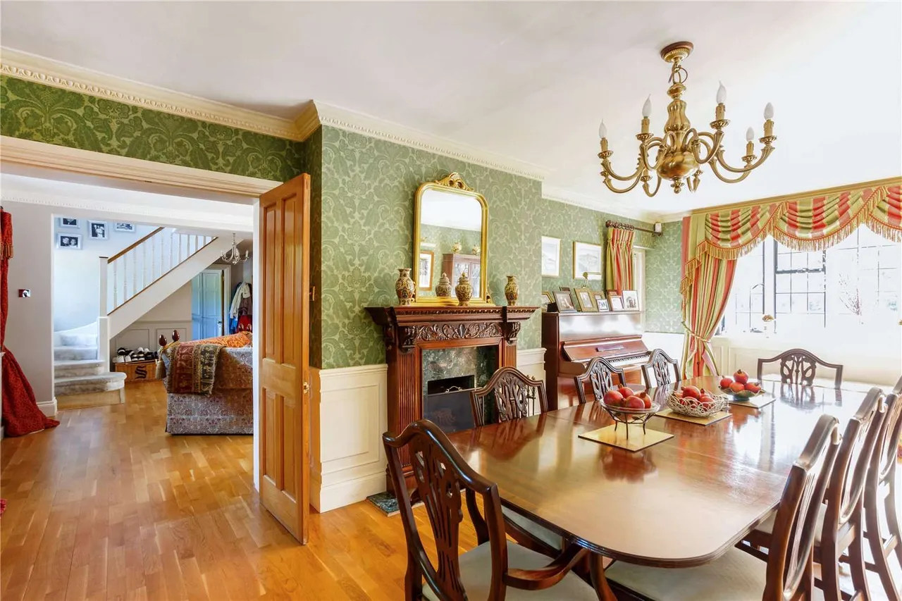 Beech Waye, Gerrards Cross, Buckinghamshire, SL9 8BL, photo 7