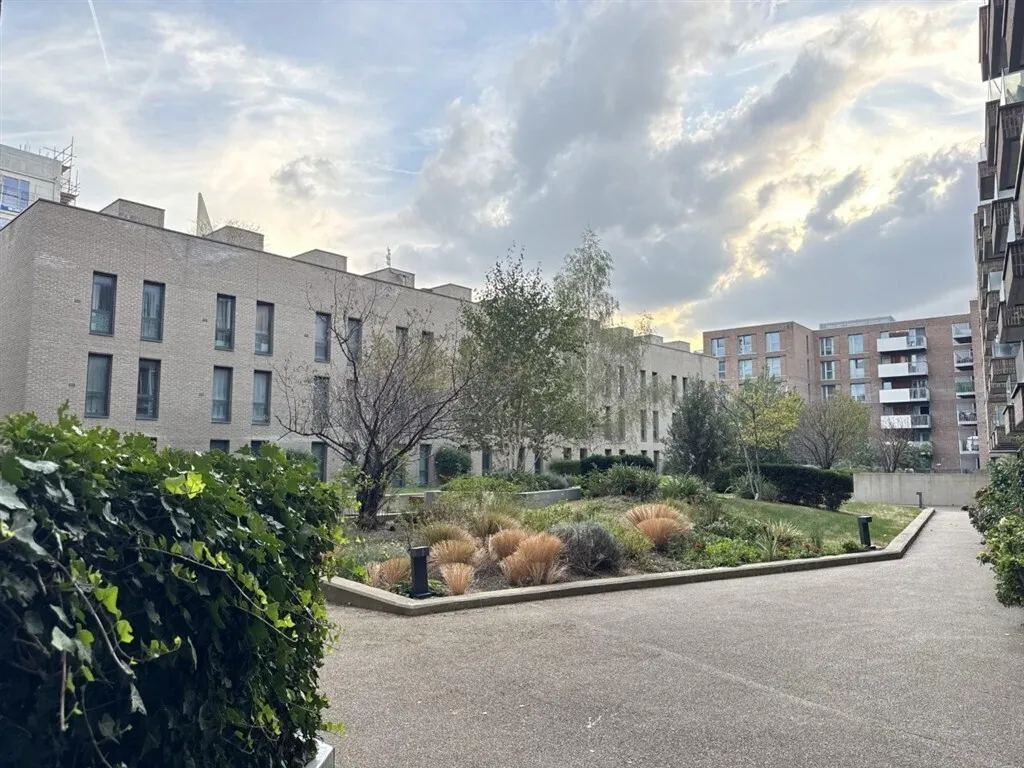 Agnes George Walk, London, E16, photo 5