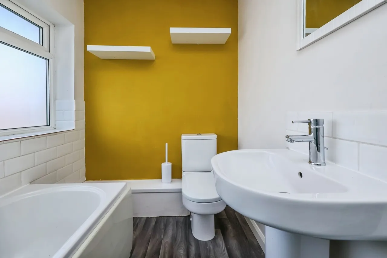 Winscombe Mount, Clifton, Nottingham, NG11, photo 11