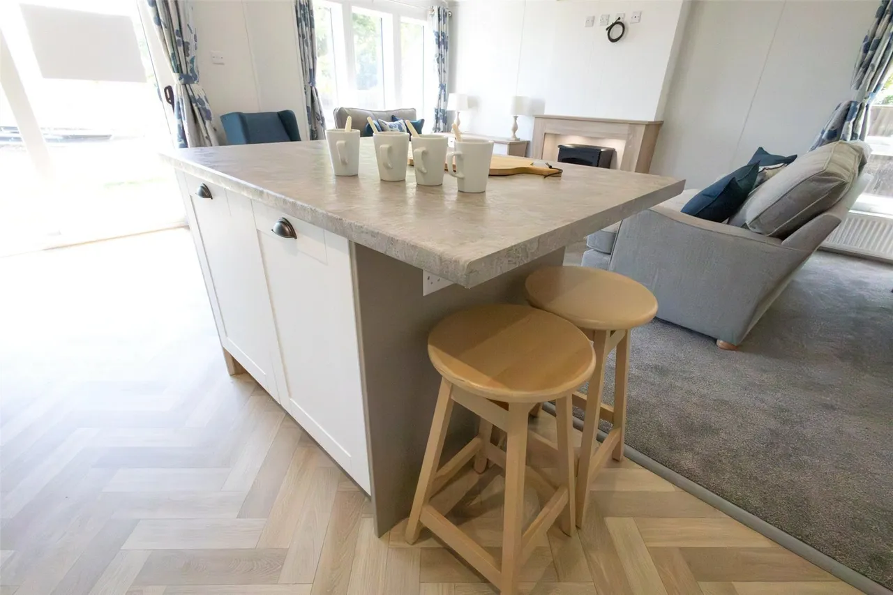 Manor Road, Hayling Island, PO11, photo 3