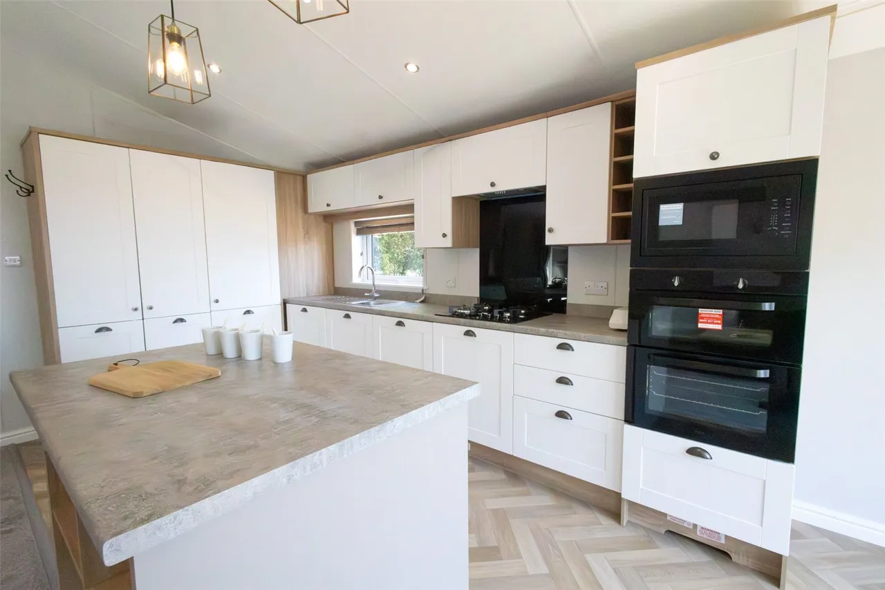 Manor Road, Hayling Island, PO11, photo 6