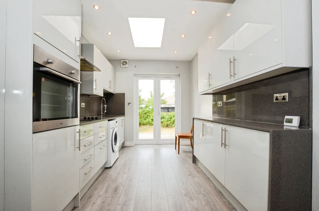 St. Andrews Road, London, photo 11