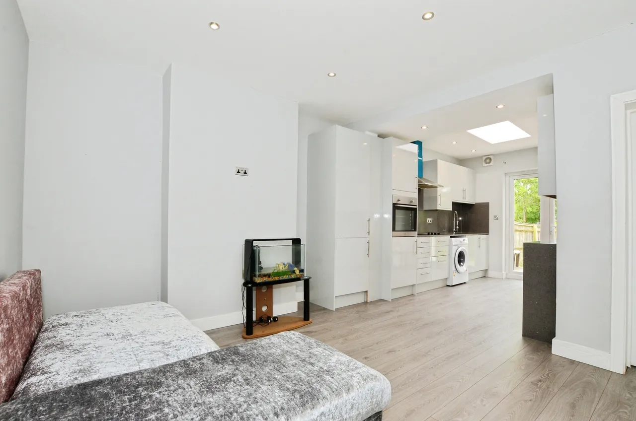 St. Andrews Road, London, photo 8