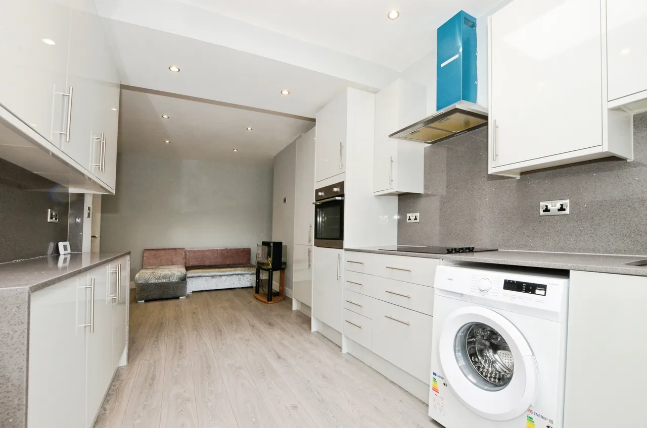 St. Andrews Road, London, photo 9