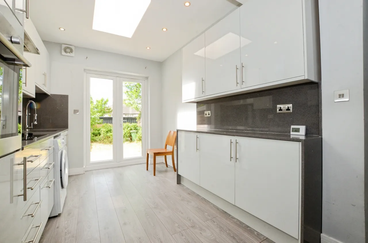 St. Andrews Road, London, photo 12