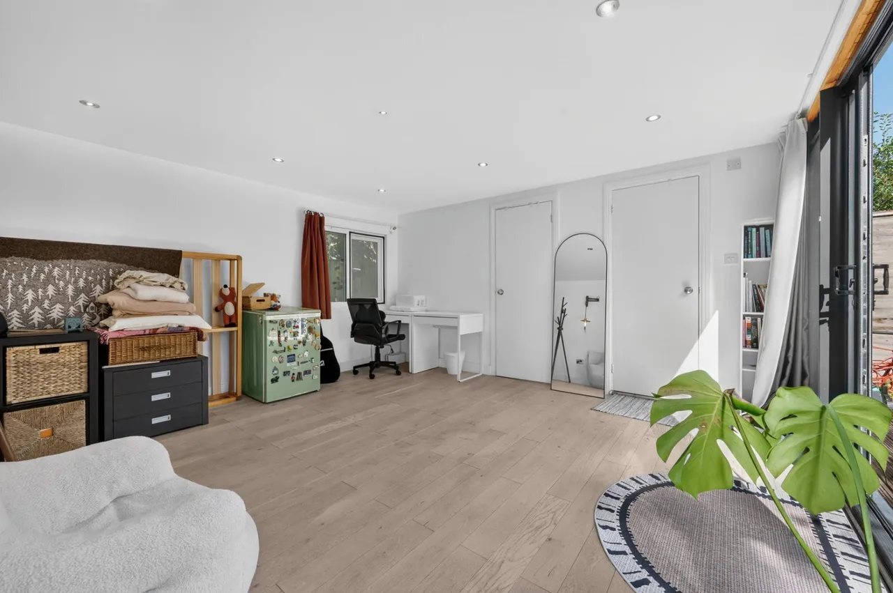 Manchester Road, London, E14, photo 12