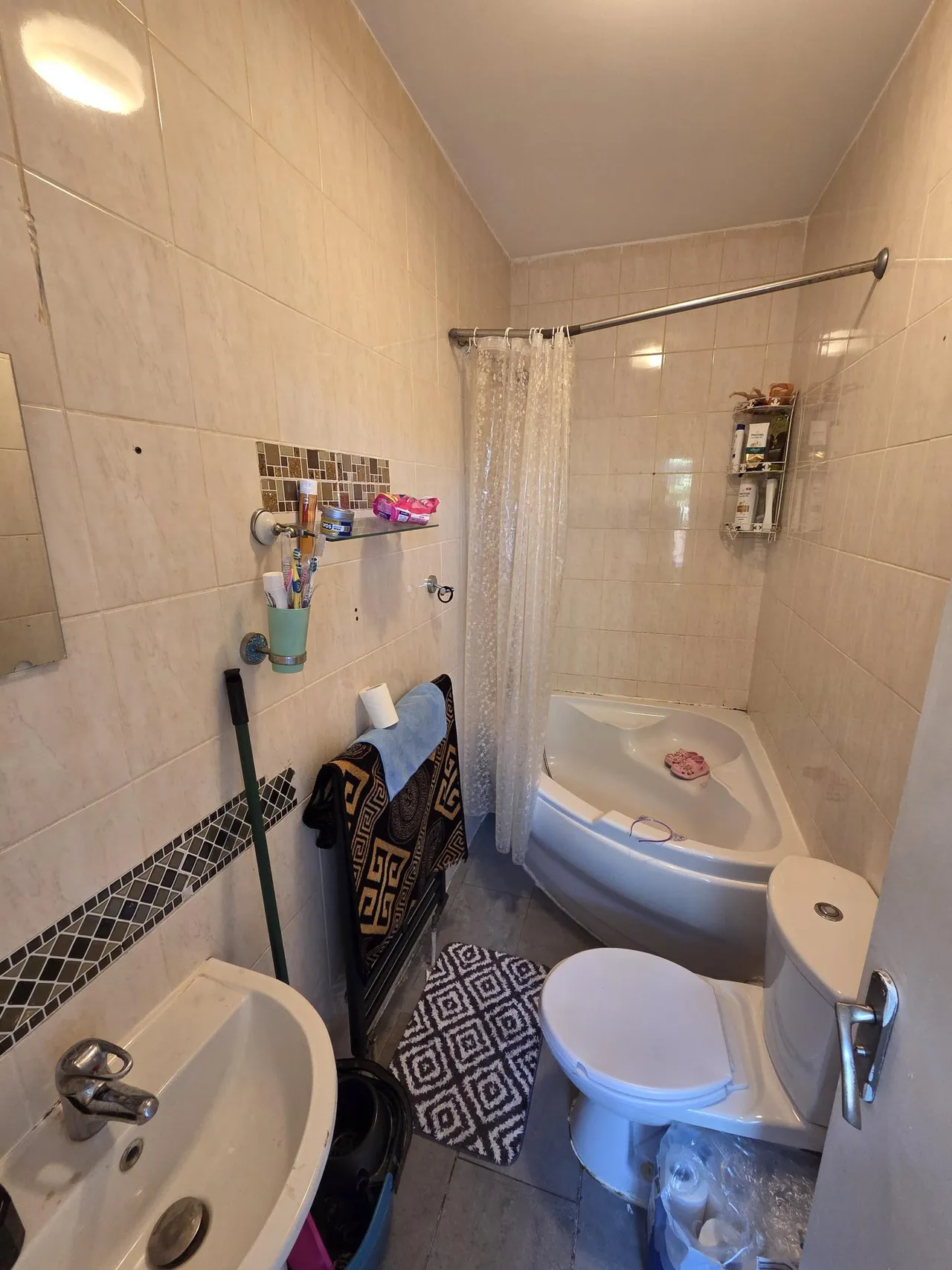 Higham Hill Road, London, E17, photo 6