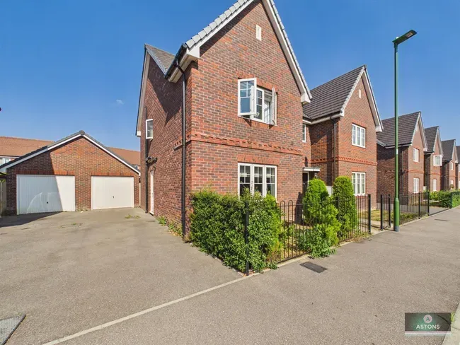 3 bed house for sale — Cornwell Avenue, Forgewood