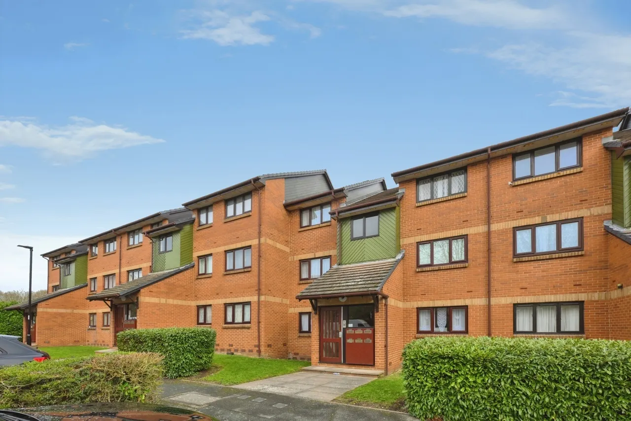 1 bed flat for sale — Maltby Drive, Enfield, EN1