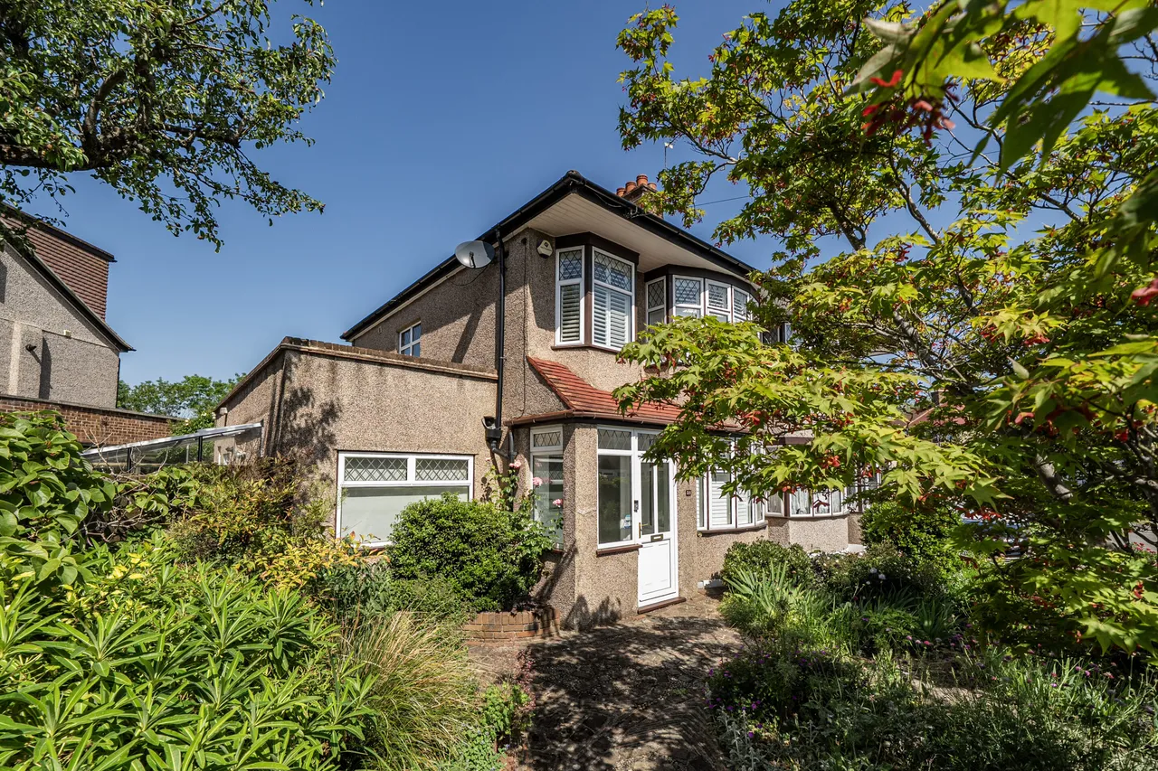 3 bed house for sale — Grosvenor Vale, Ruislip, HA4