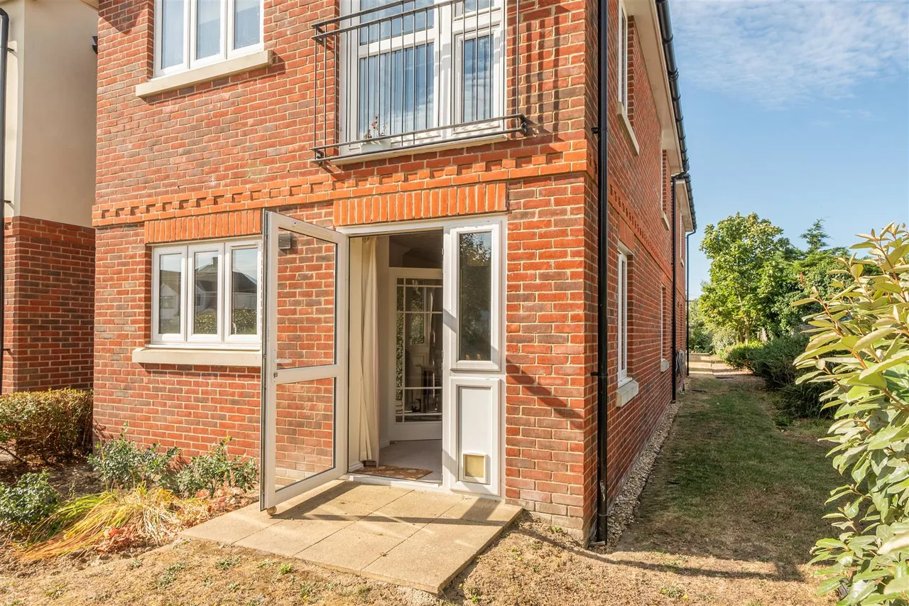 Stocks Lane, East Wittering, PO20, photo 5