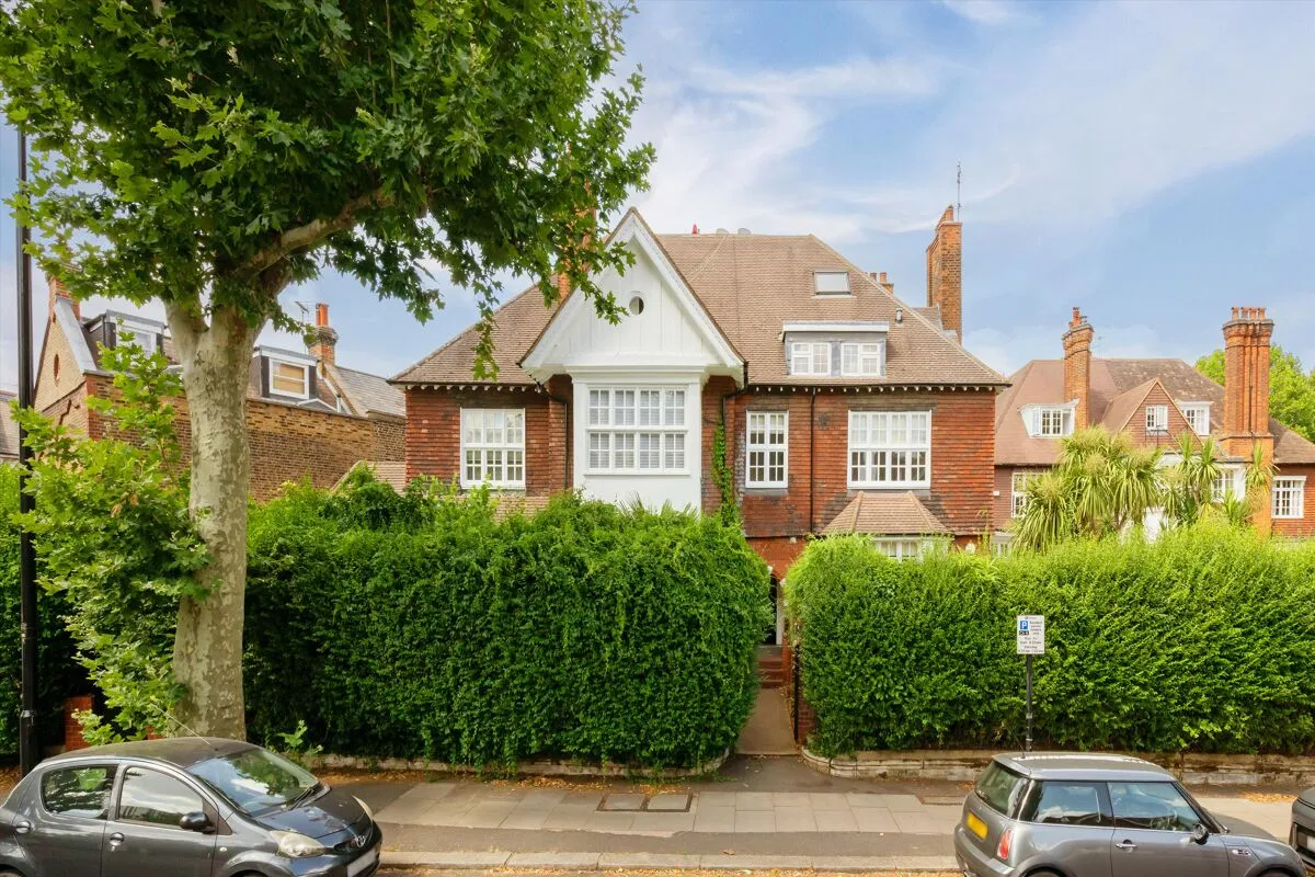 2 bed flat for sale, Eton Avenue, London, NW3