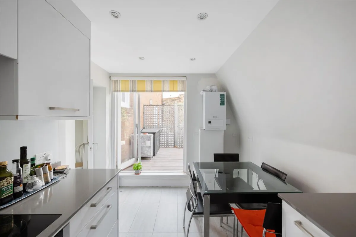 Eton Avenue, London, NW3, photo 3