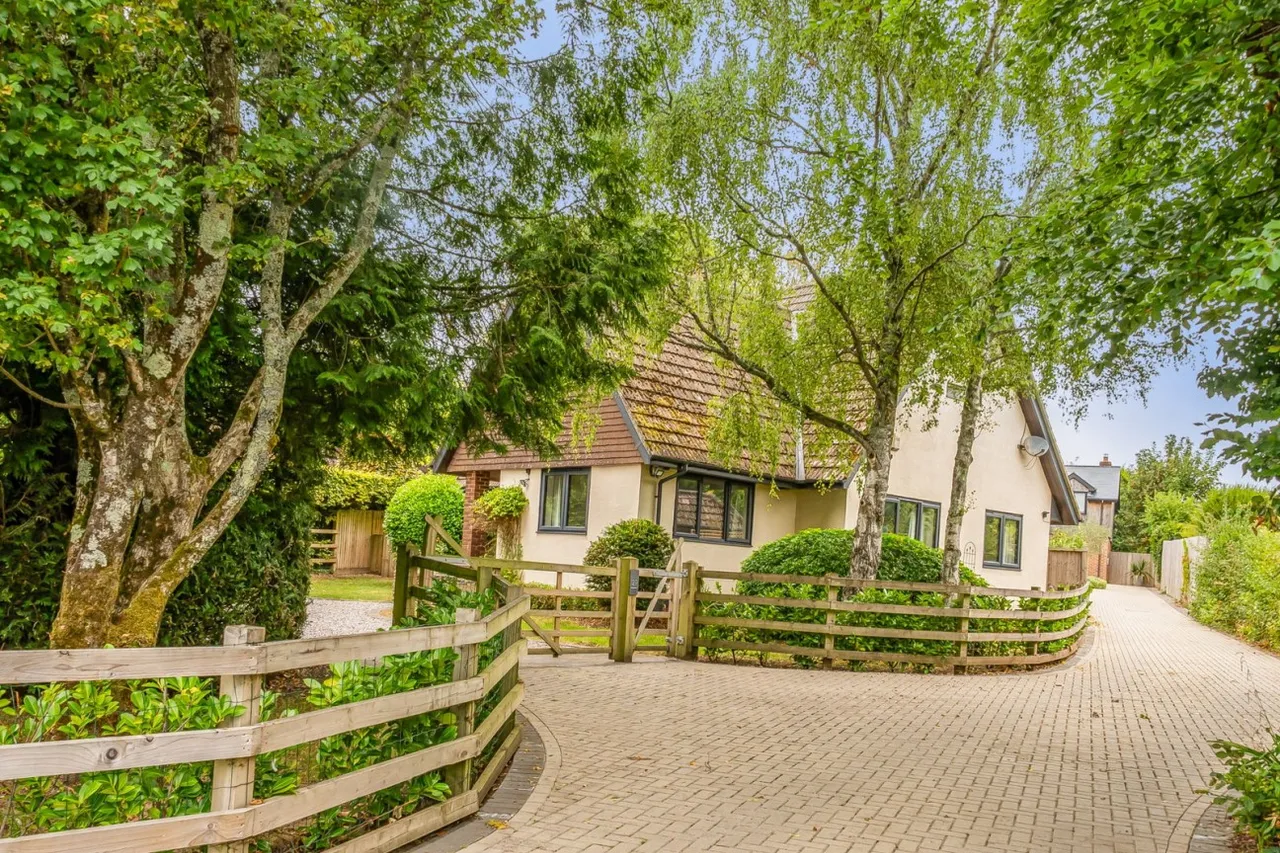 South Wonston, SO21, photo 26