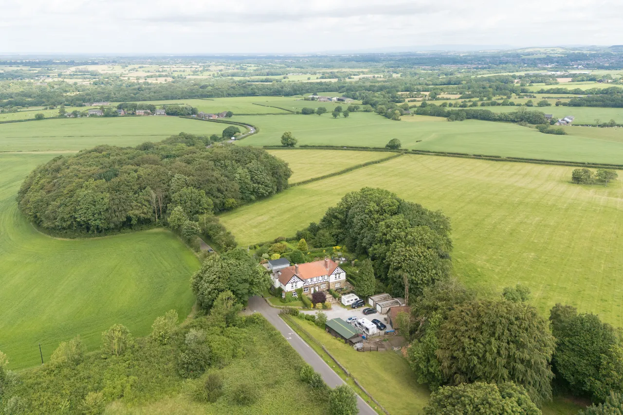 School Lane, Haigh, WN2, photo 2